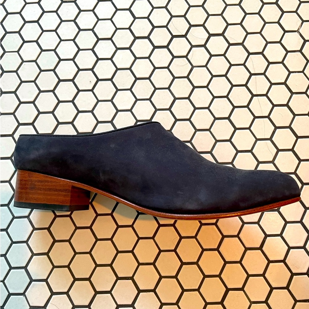 Nisolo size 9.5 navy blue suede mules